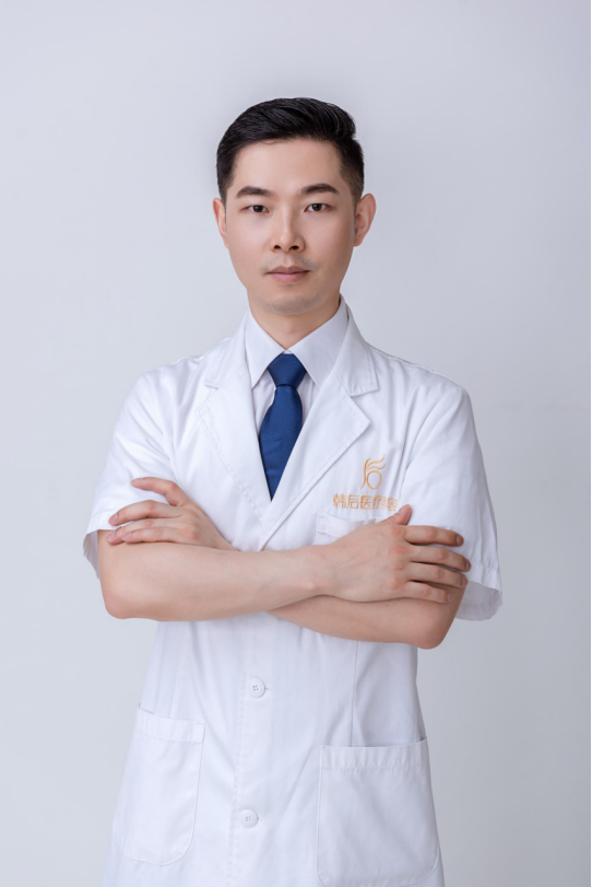 韩后眼鼻胸整形专家佘高明 崇尚自然整形审美理念